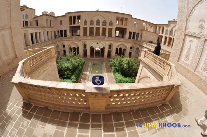 ایوان بهاره در خانه عباسیان