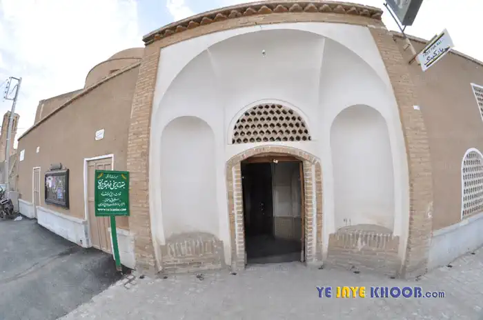 درب ورودی بقعه خواجه تاج الدین کاشان