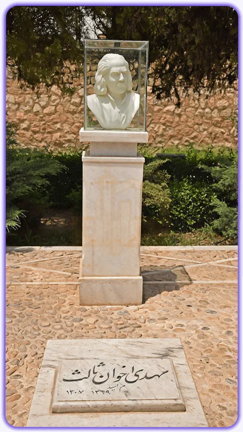 محل دفن مهدی اخوان ثالث در آرامگاه فردوسی