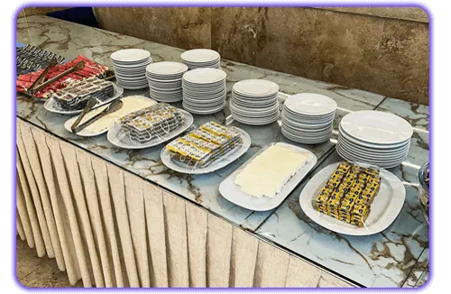 منوی غذای هتل آراد مشهد 2 منو صبحانه هتل آراد مشهد؛ کره، پنیر، عسل، حلوا ارده