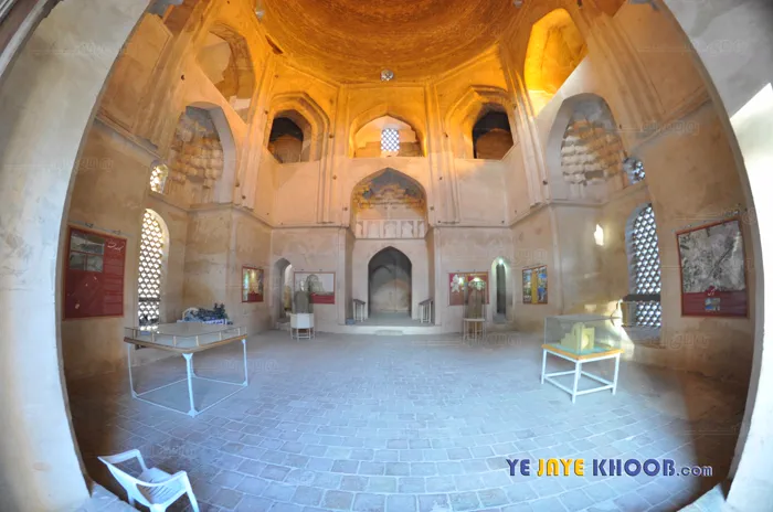 نمای داخل بنای هارونیه