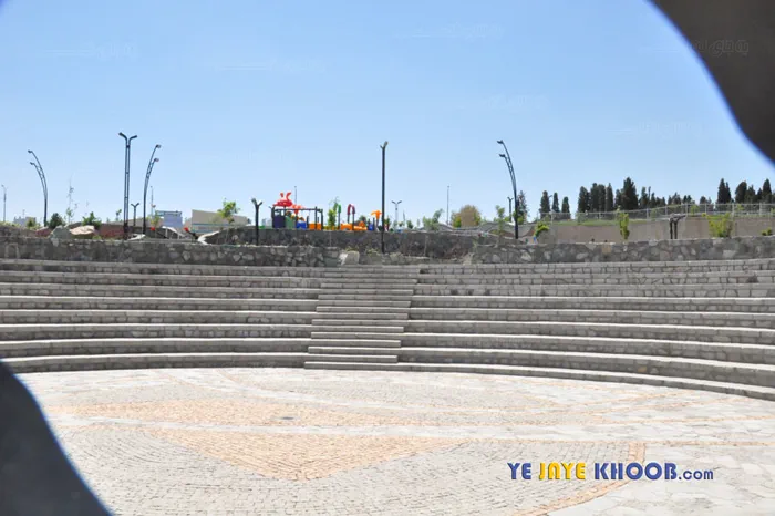 مکانی آینده نگر با آمادگی برای فرهنگ سرا ها و نمایشگاه های بزرگ با ظرفیت 200 نفر