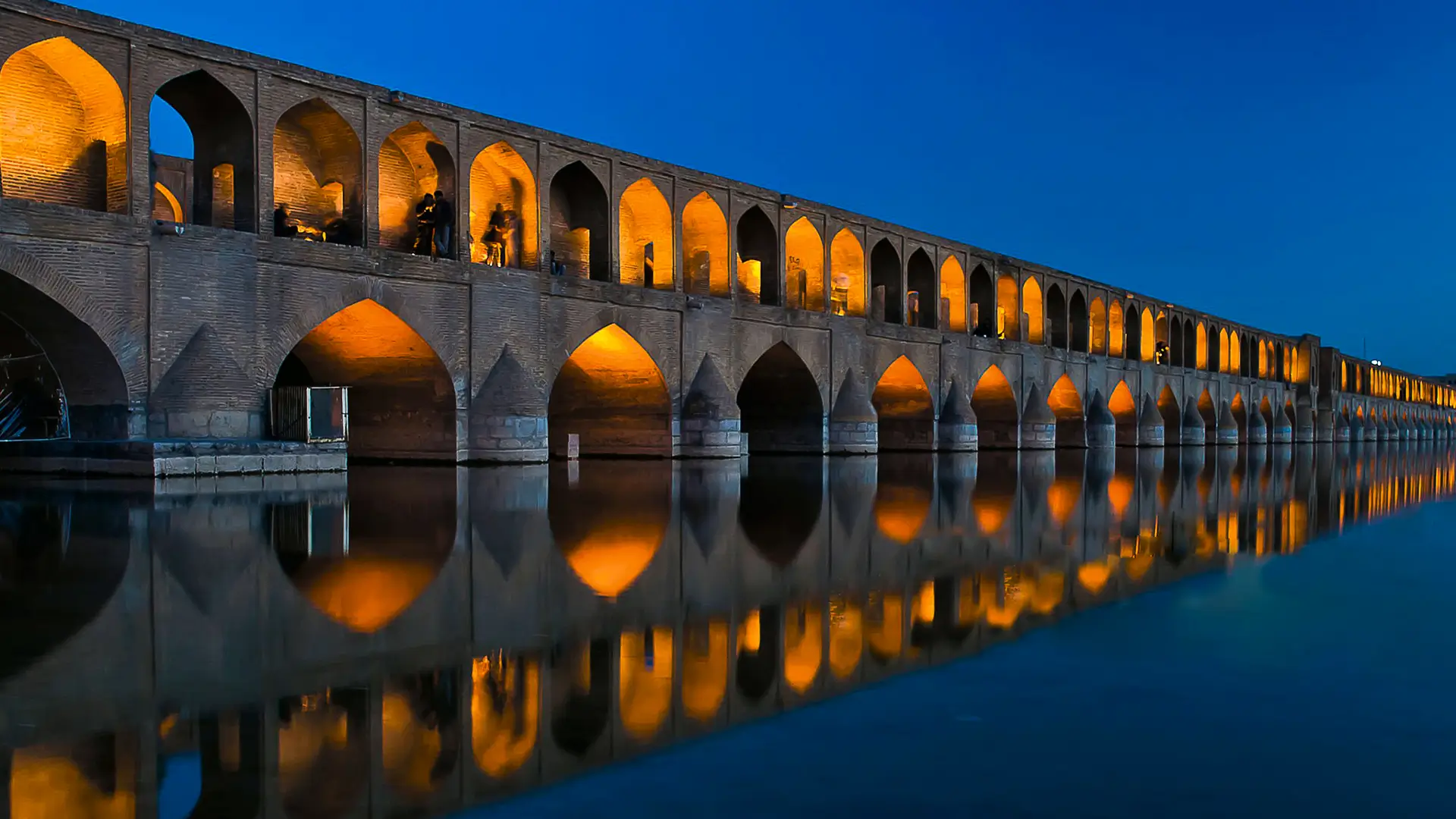 تور اصفهان سی و سه پل